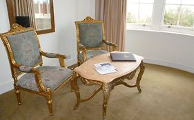 Moonfleet Manor Hotel